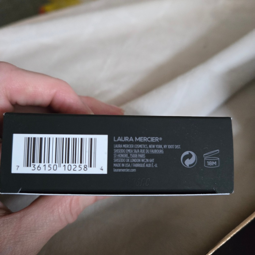 Laura Mercier Smooth Finish Foundation Powder 9.2g 1N2 02 Neutral Beige Oil-Free - Picture 4 of 4